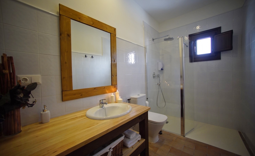 baño-de-la-habitación-standar-Salvia-del-alojamiento-rural