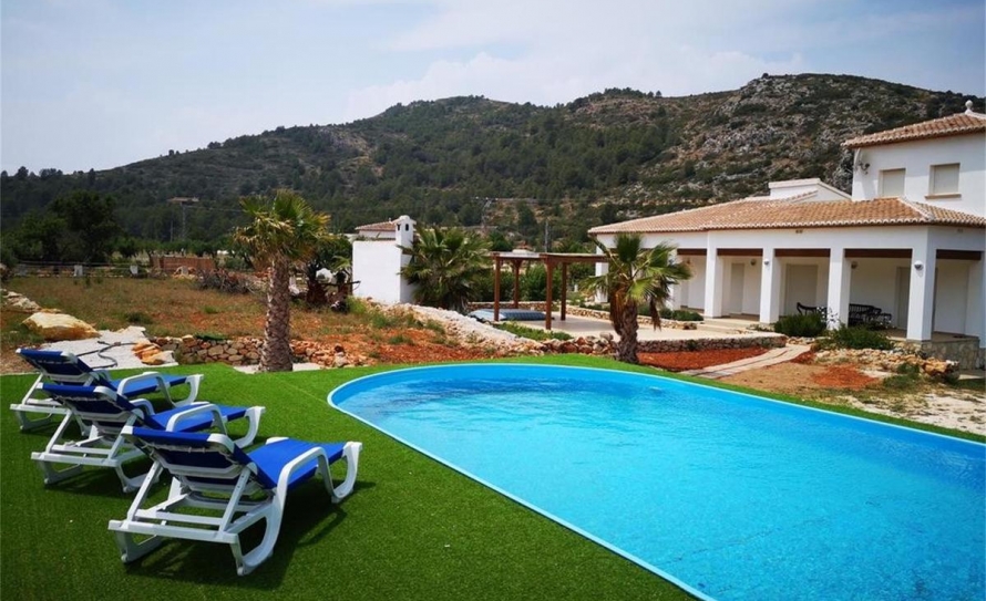 lliber-chalet-villa-pool-views1
