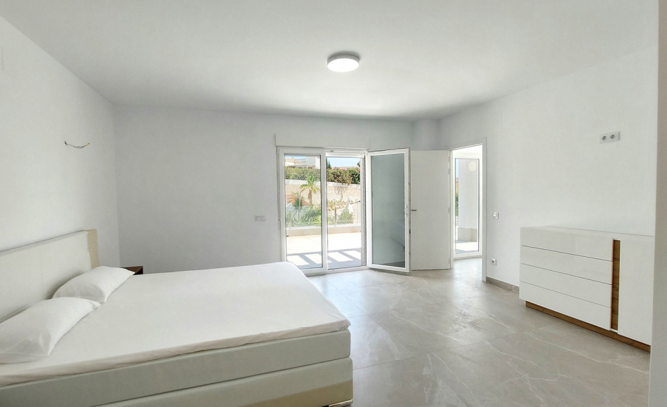 moraira-villa-pool-for-sale40