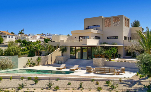 chalet-villa-la-marina-for-sale1