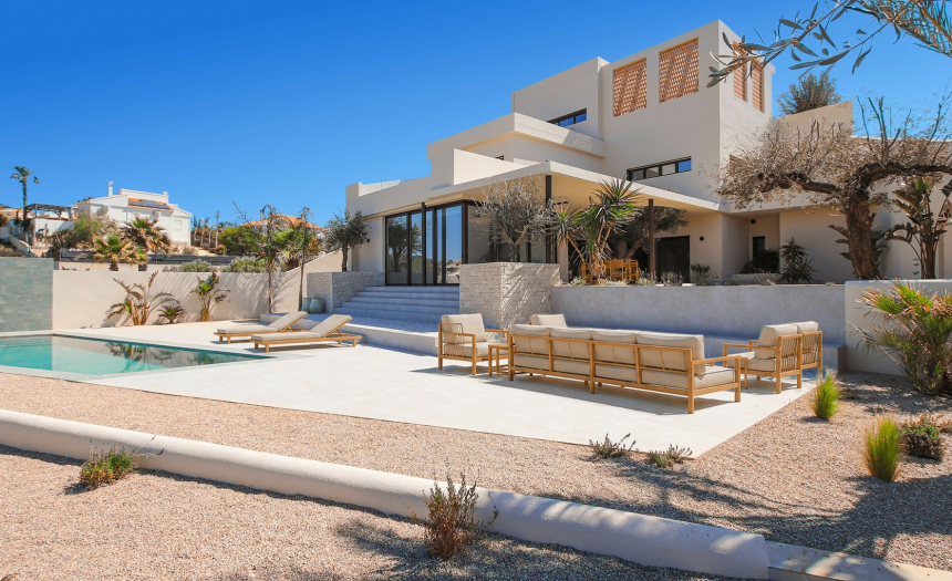 chalet-villa-la-marina-for-sale3
